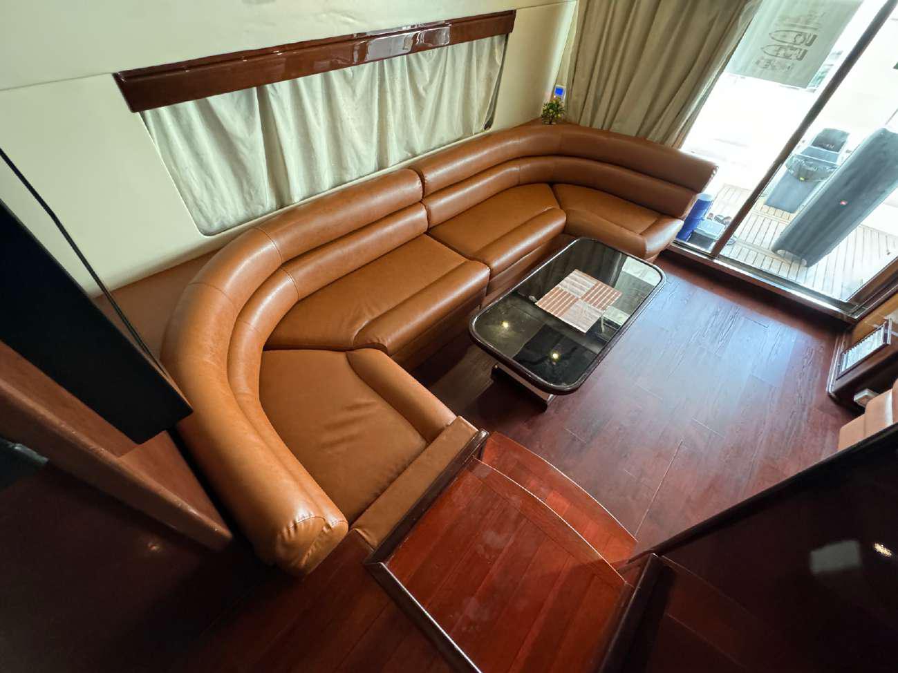 66ft yacht bedroom